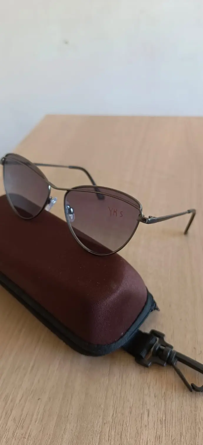 Stylish, durable, and comfortable chashme for clear vision and confident look.