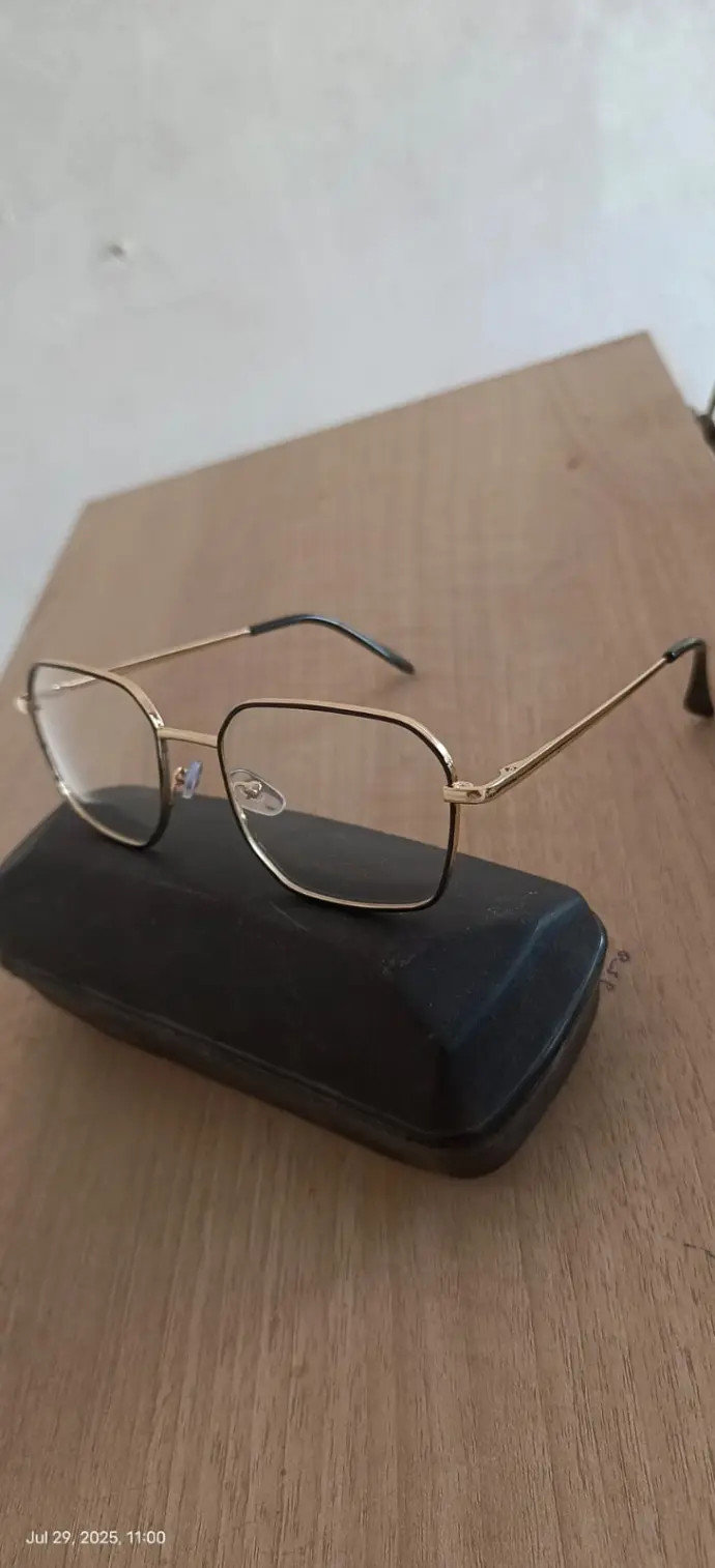 Stylish, durable, and comfortable chashme for clear vision and confident look.