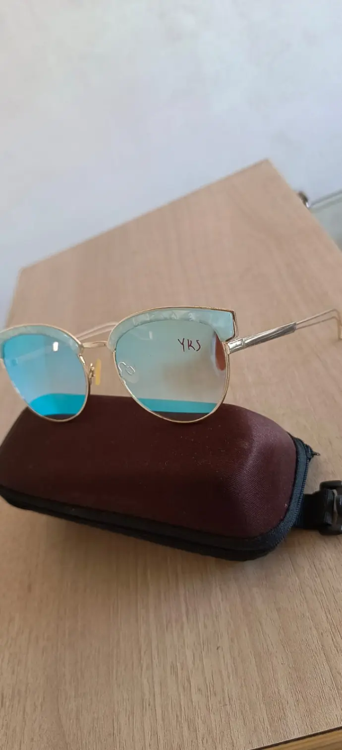 Stylish, durable, and comfortable chashme for clear vision and confident look.