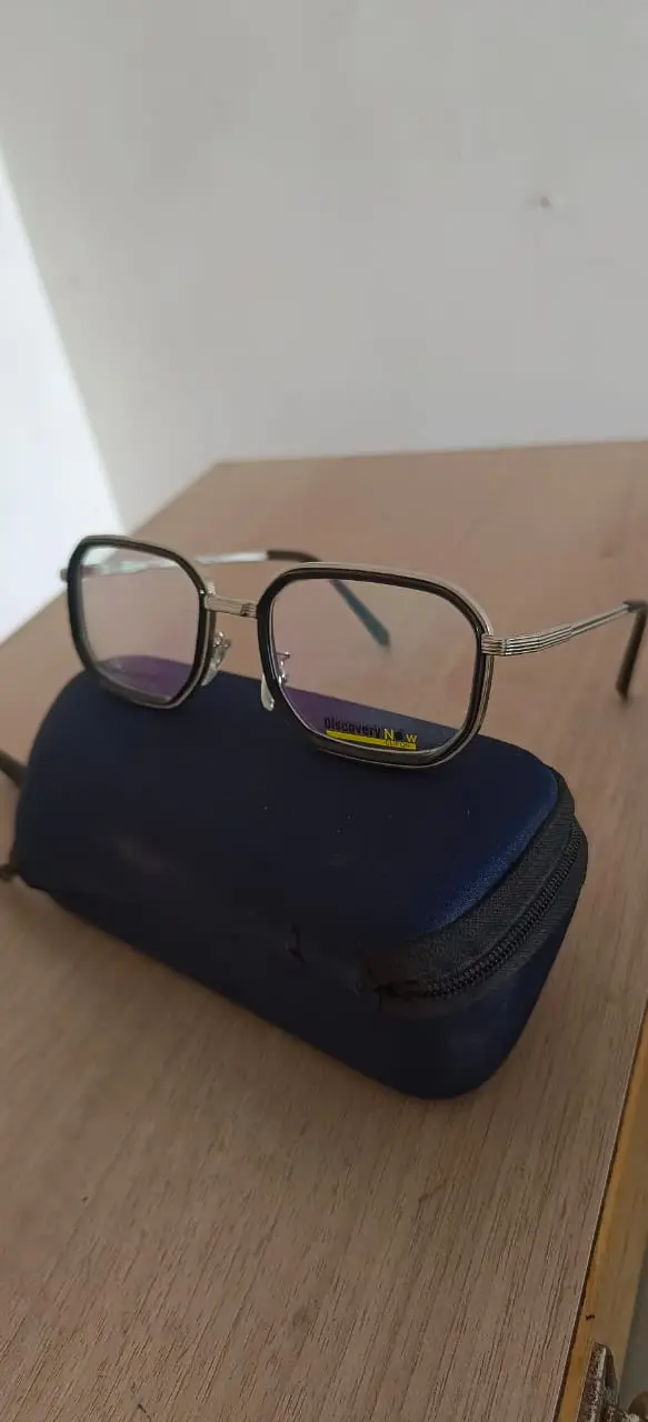 Stylish, durable, and comfortable chashme for clear vision and confident look.