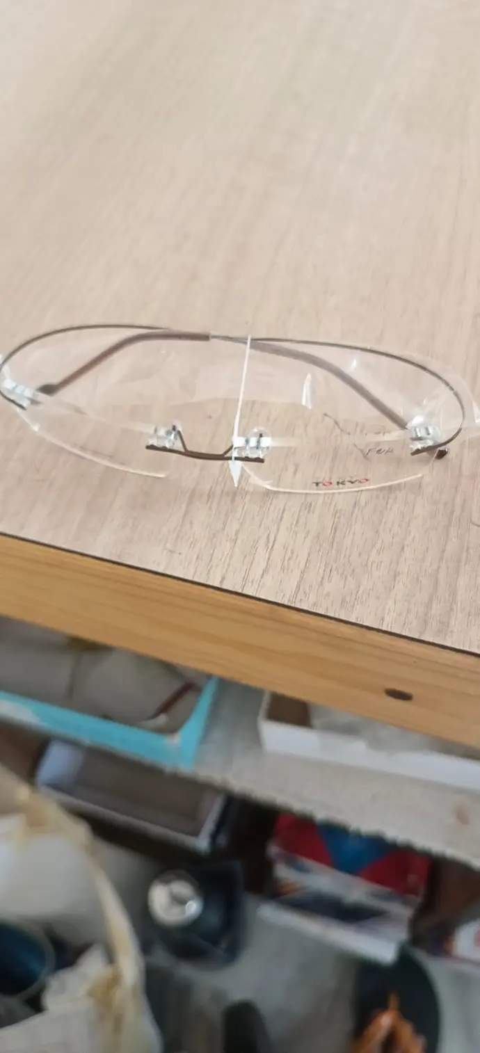 Stylish, durable, and comfortable chashme for clear vision and confident look.