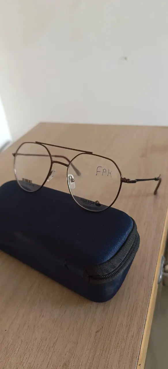 Stylish, durable, and comfortable chashme for clear vision and confident look.