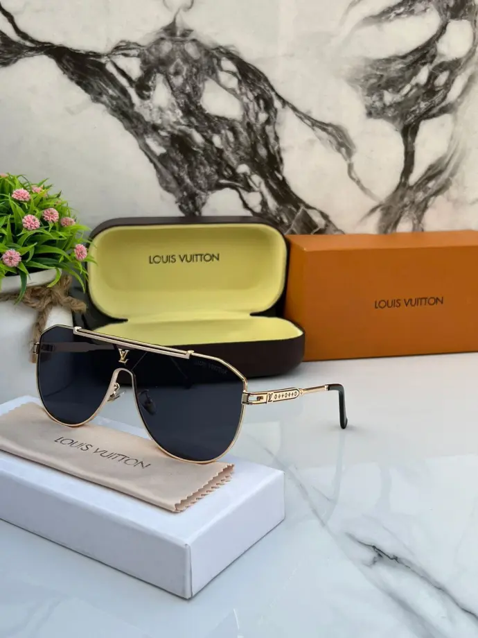 Stylish, durable, and comfortable chashme for clear vision and confident look.