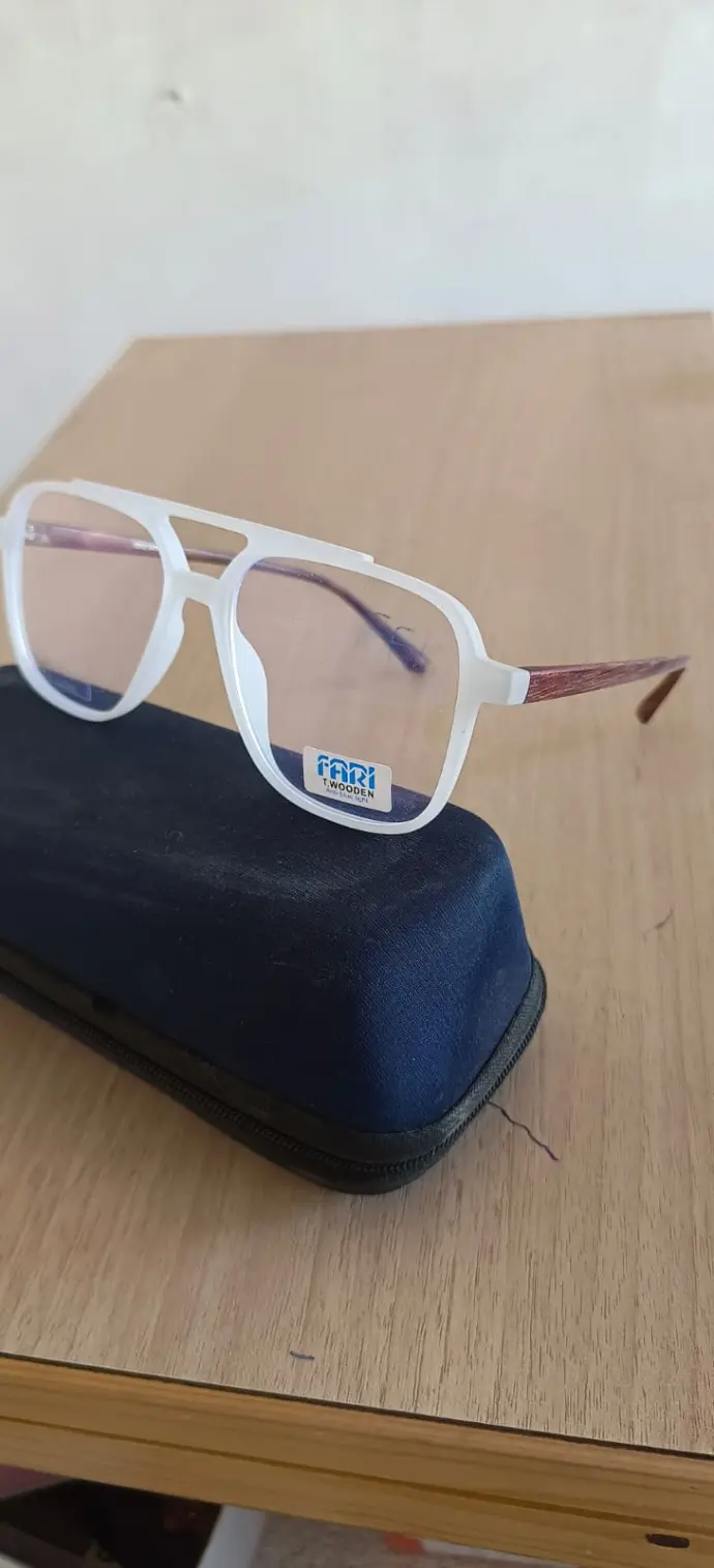 Stylish, durable, and comfortable chashme for clear vision and confident look.