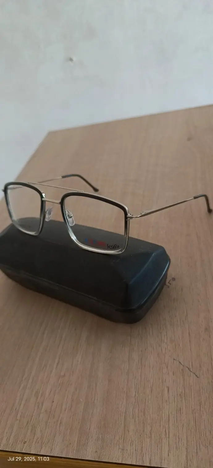 Stylish, durable, and comfortable chashme for clear vision and confident look.