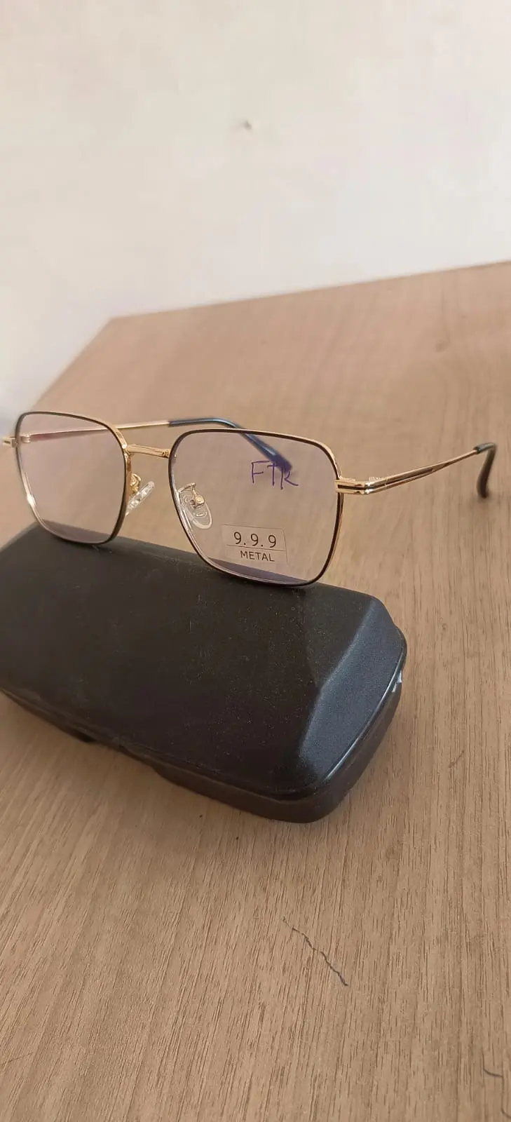 Stylish, durable, and comfortable chashme for clear vision and confident look.