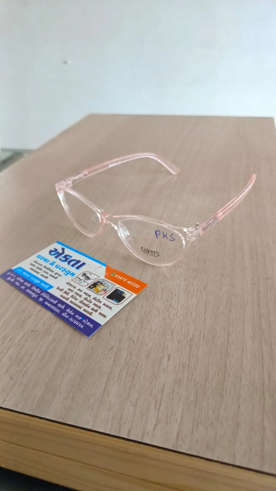 Stylish, durable, and comfortable chashme for clear vision and confident look.